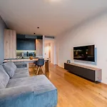 Sky Park Deluxe - Castle View - Free Parking דירה *