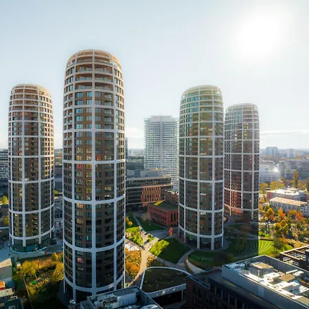 Sky Park Deluxe - Castle View - Free Parking Apartment *