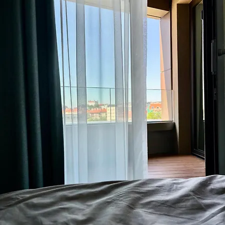 Sky Park Deluxe - Castle View - Free Parking Apartment