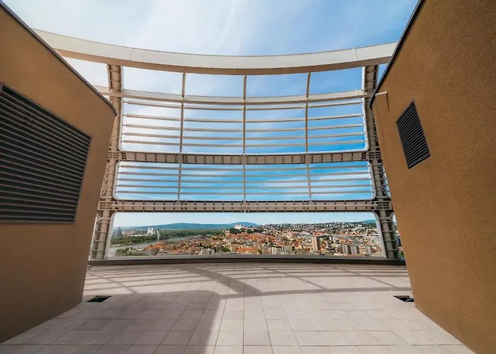 Sky Park Deluxe - Castle View - Free Parking ברטיסלאבה