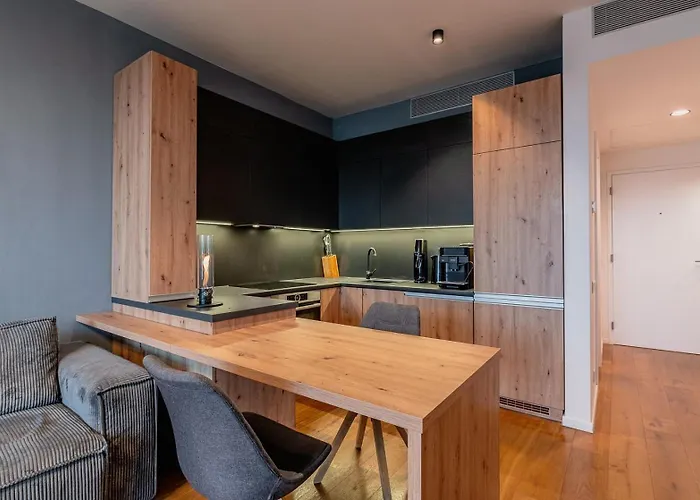 Sky Park Deluxe - Castle View - Free Parking *